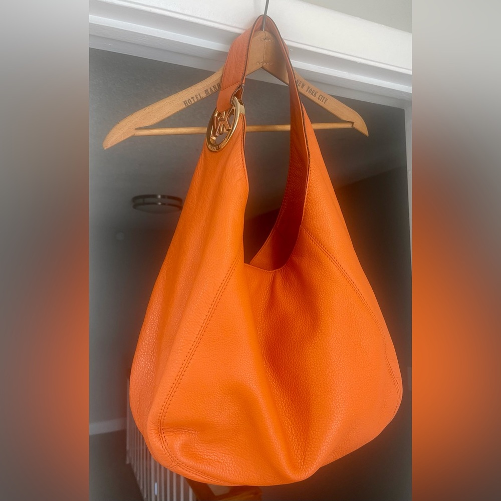 🔥 Michael Kors Hobo Bag - Orange Leather - Bag Dimensions: 23 x 13 x 8   🤩